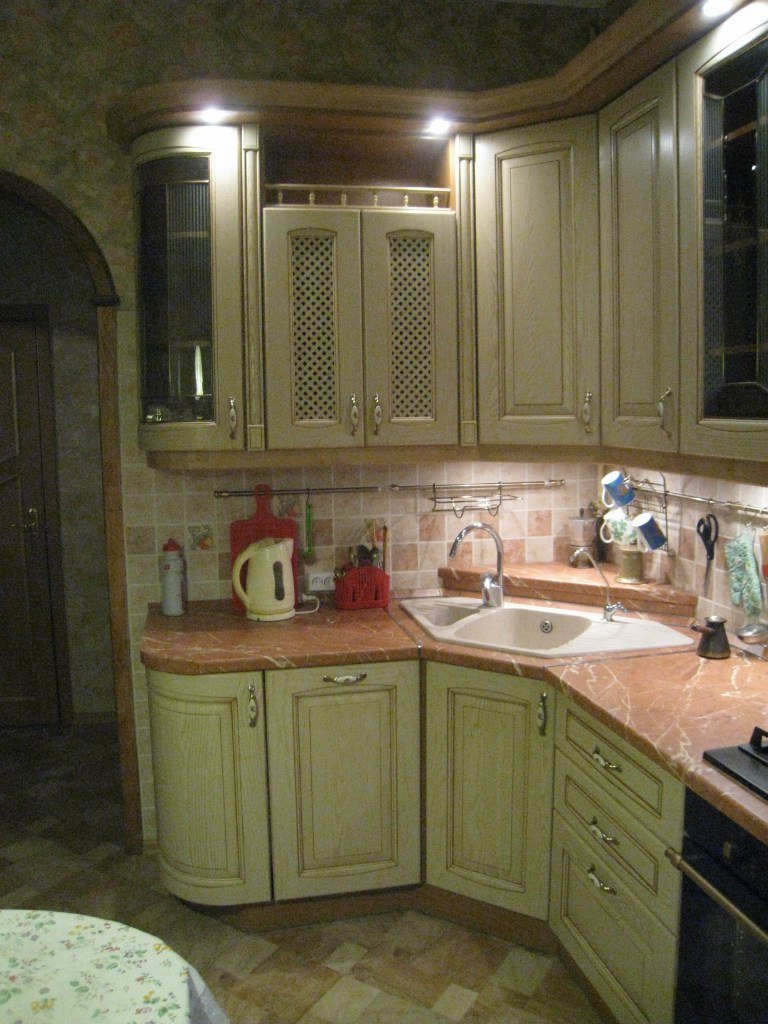 kitchen furniture in classic style