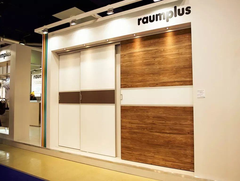 Немецкая компания Raumplus GmbH анонсировала традиционный безрамный вариант двери в различных цветовых решениях под наполнение 10мм – S8000