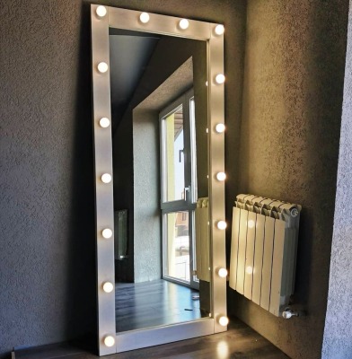 Гримерные зеркала с led подсветкой лампочками - вид 1 миниатюра