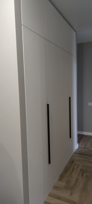 Встроенный распашной шкаф для хозяйственных нужд - вид 2 миниатюра